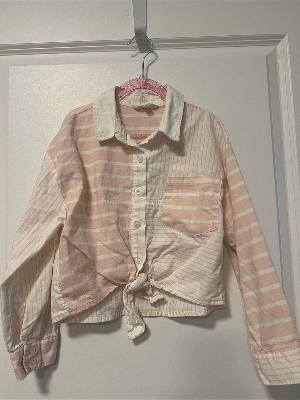 Jessica SimpsStriped Tie-Front Button Shirt in Light Peach and Cream 100% Cotton